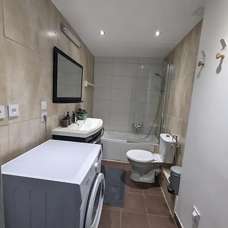 Beautiful 3-room With Cathedral View
